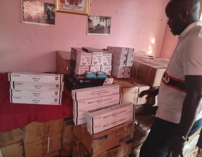 Cérémonie de réception et de partage des fournitures scolaires offertes par le Conseil départemental de Salémata pour l’année scolaire 2025-2026